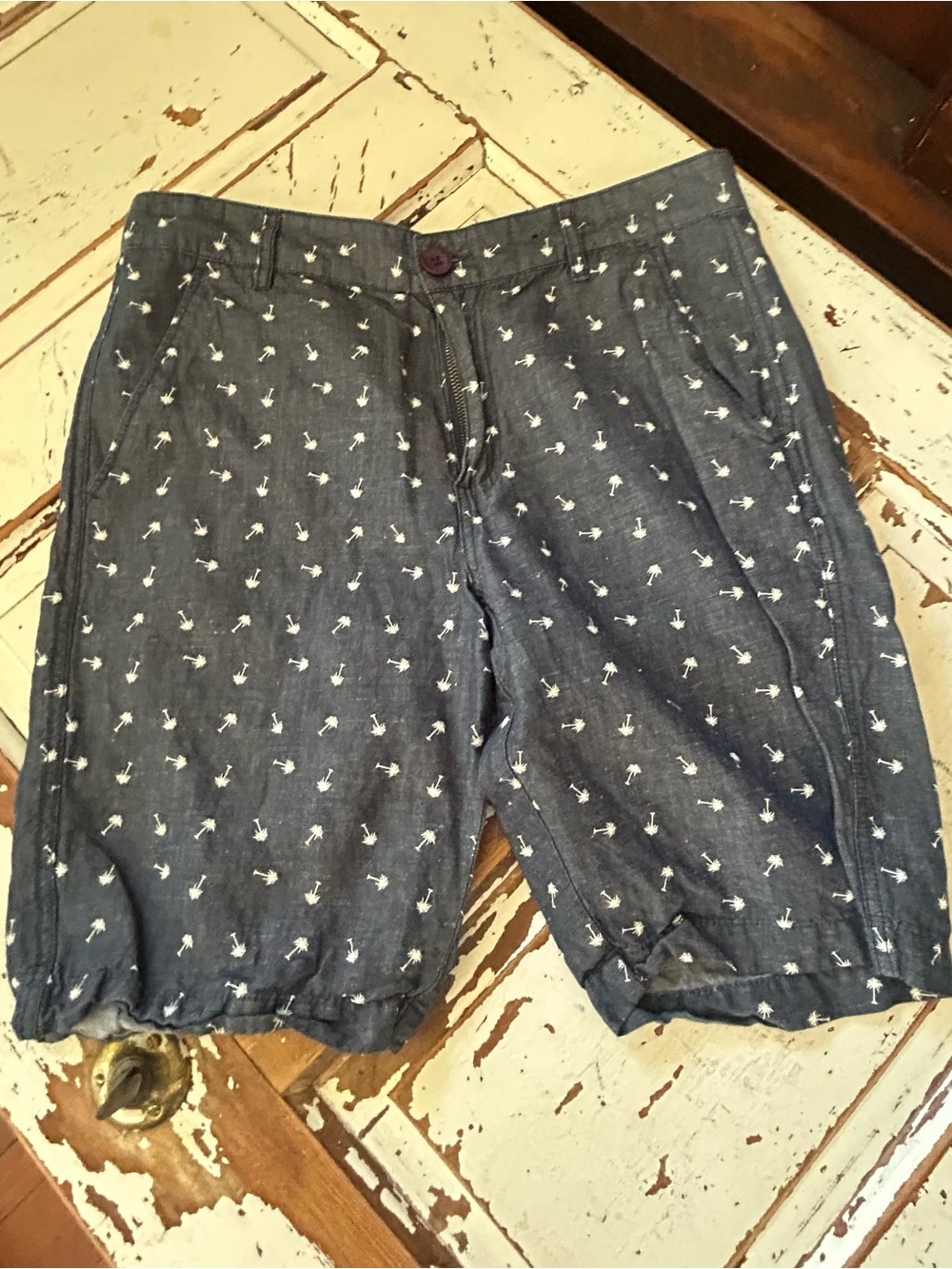 Guess Men's Blue Palm Tree Shorts Above The Knee Size 32